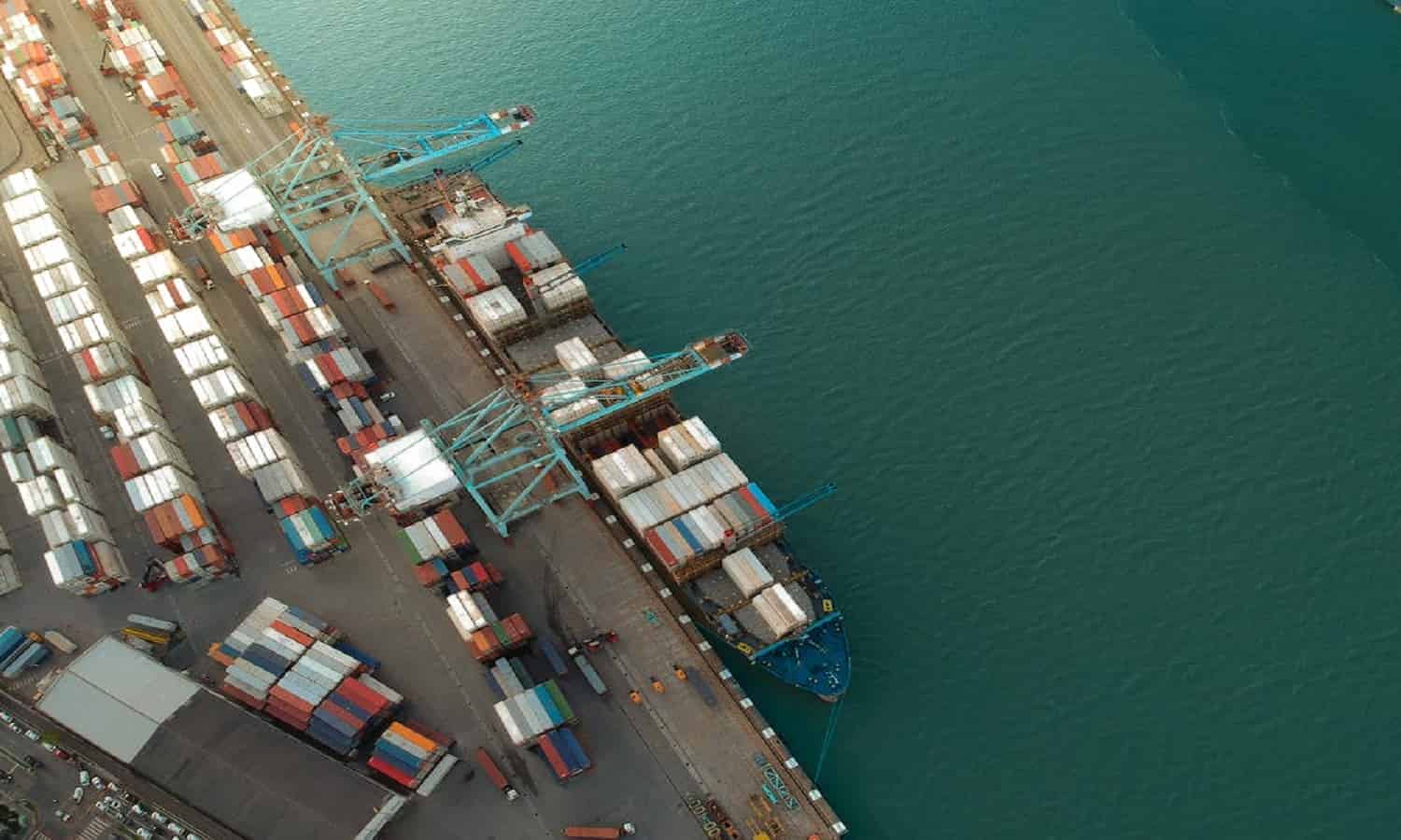 القناة للتوكيلات تنفي وقف الشاحنات الصادرة من ميناء نويبع 